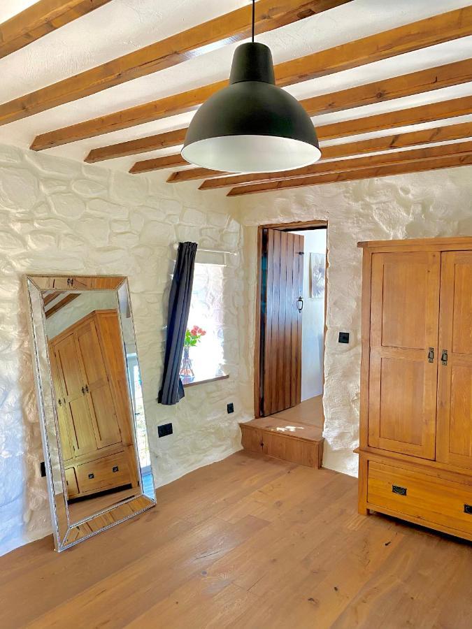 Beautiful Ancient Stone Cottage, Local Walks & Pub! Conwy Buitenkant foto